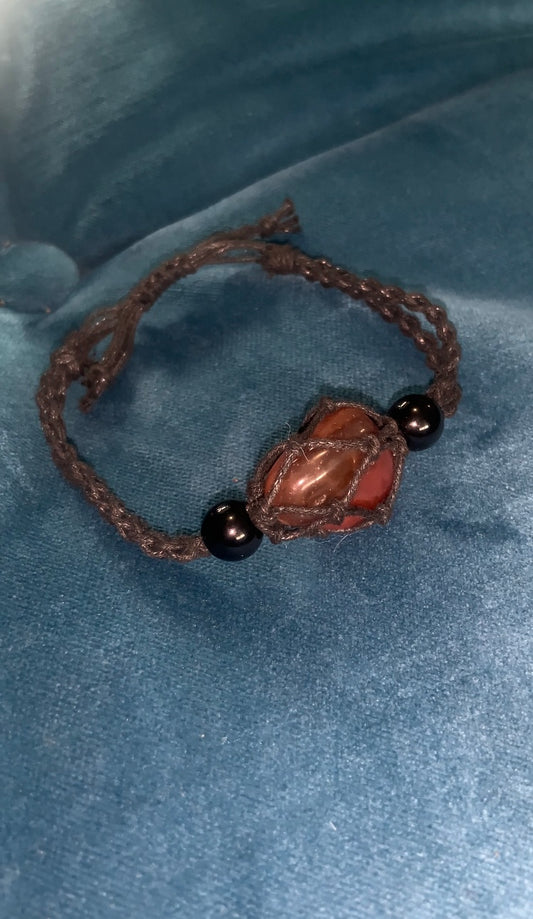 BLACK STRING GARNET BRACELET